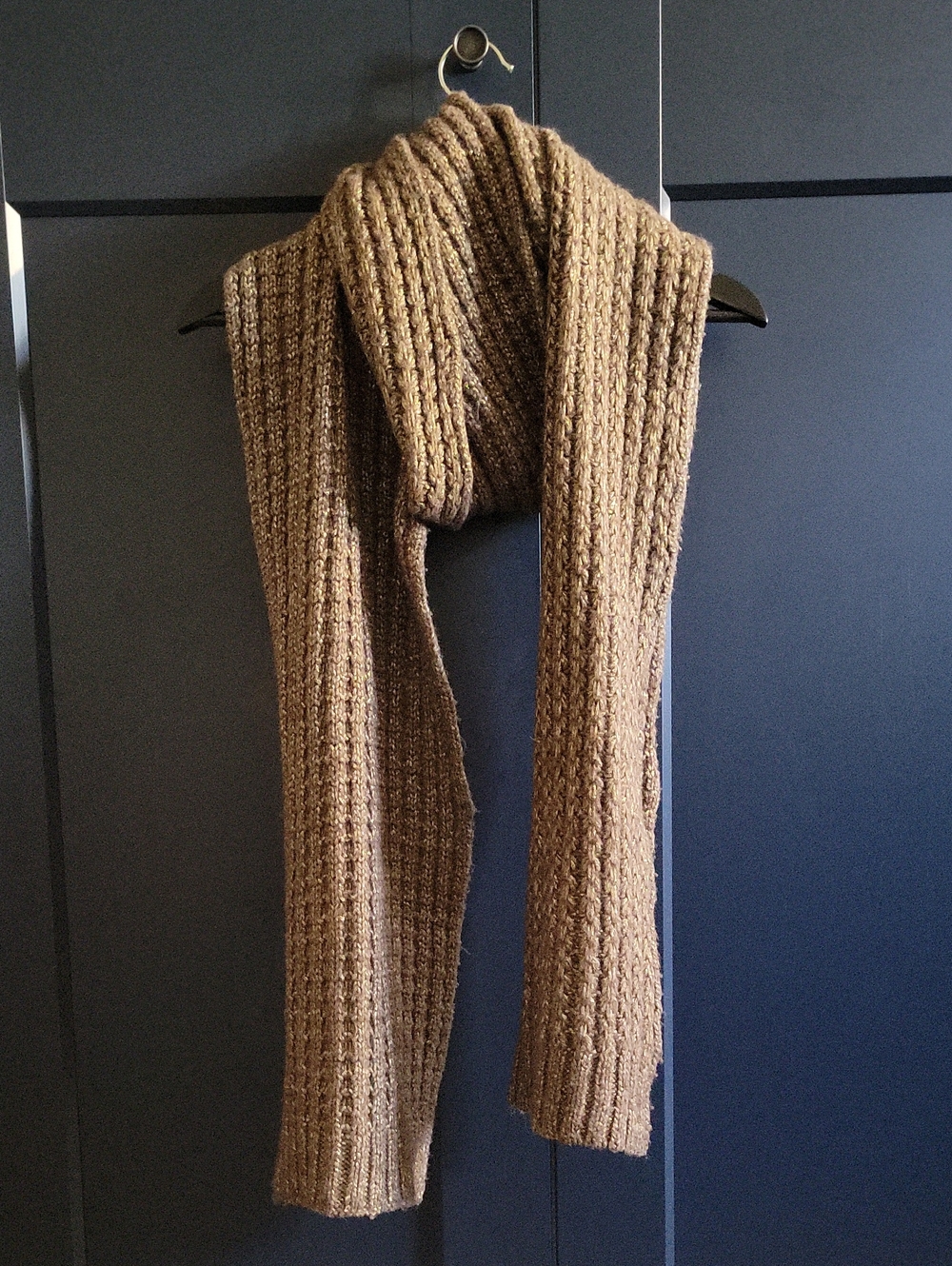 CLUB MONACO CHUNKY RIBBED WOMEN SCARF in TAUPE WITH METALLIC GOLD